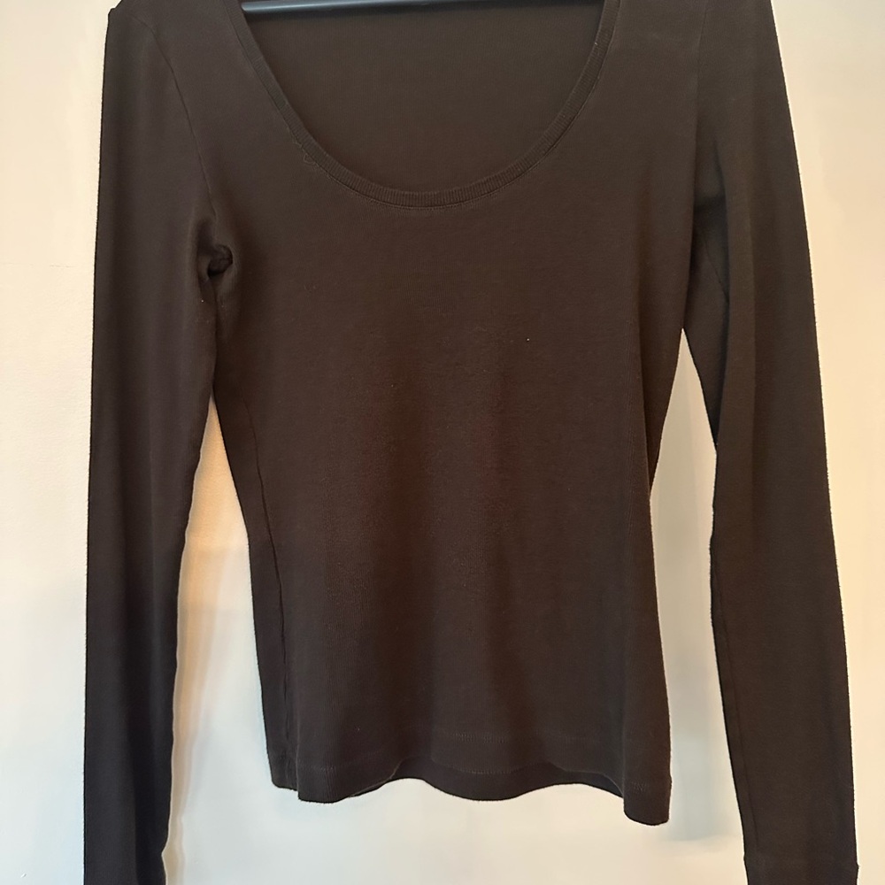 Club Monaco medium sized chocolate brown scoop neck long sleeved ribbed t
